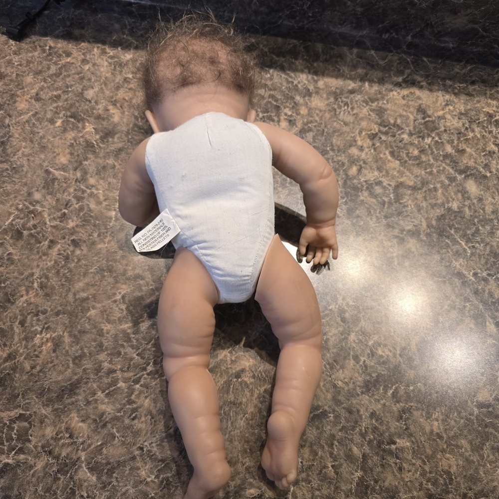 17" Reborn Berenguer Baby Doll Weighted With Cloth Body Around 3.2 Lbs 03-05 - Picture 6 of 14